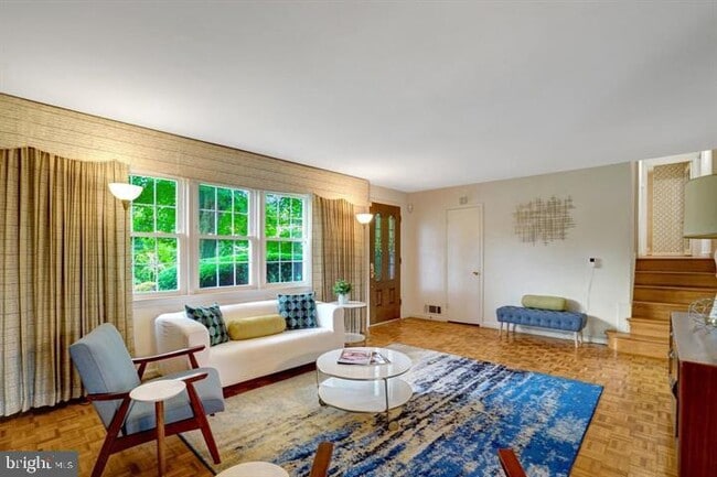 Foto del edificio - 4902 Ravensworth Rd