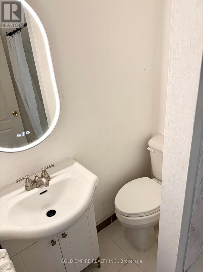 Building Photo - 344 Richmond St