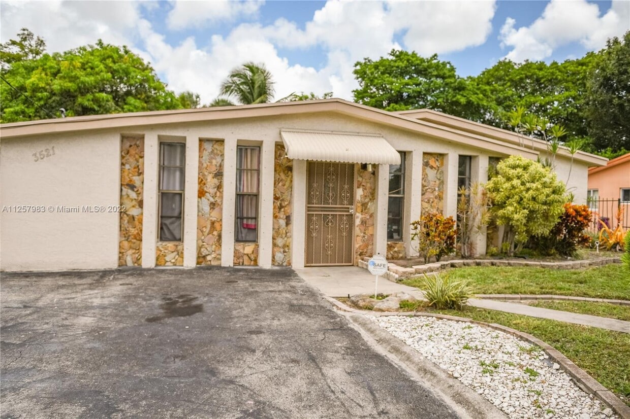 3521 NW 9th Ct Unit main, Fort Lauderdale, FL 33311 Apartment for Rent in Fort Lauderdale, FL
