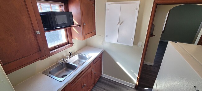 Building Photo - Upper Floor Apartment