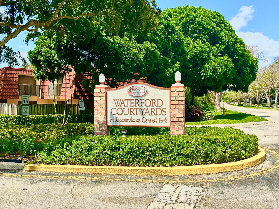Foto principal - 9937 NW 6th Ct