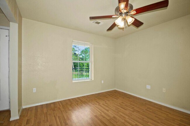Foto del edificio - 9607 Smith Ave