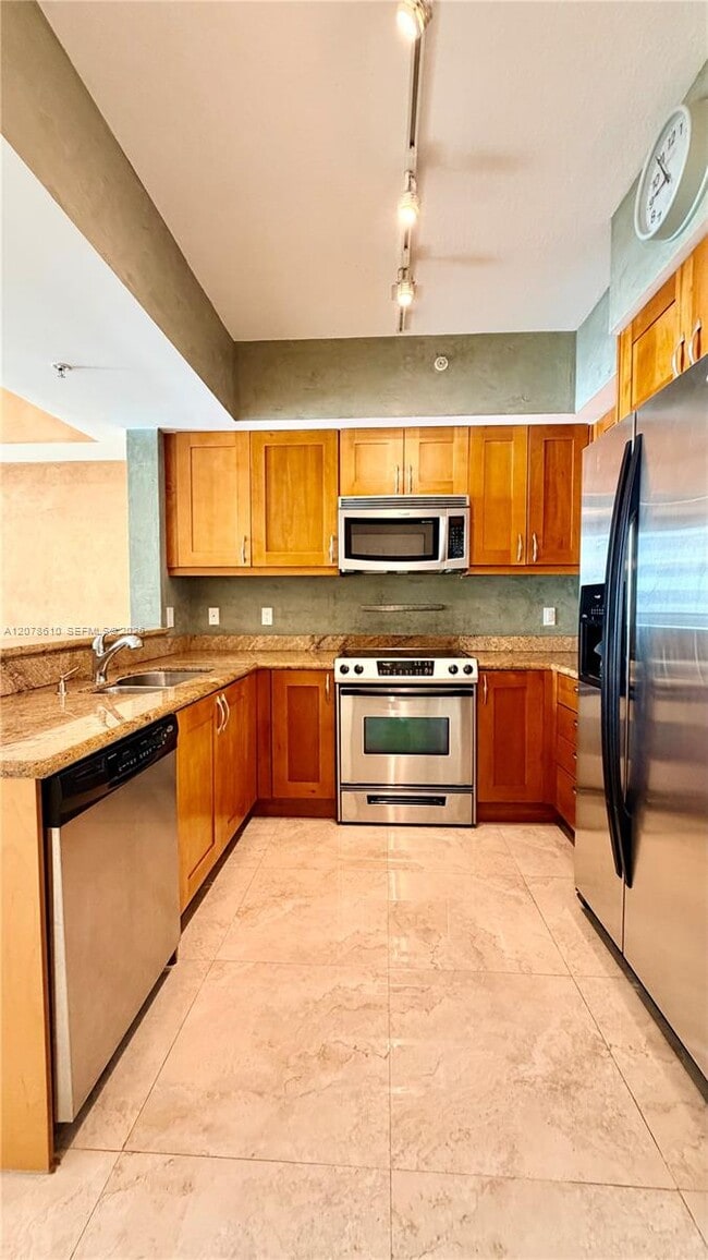 Building Photo - 1755 E Hallandale Beach Blvd