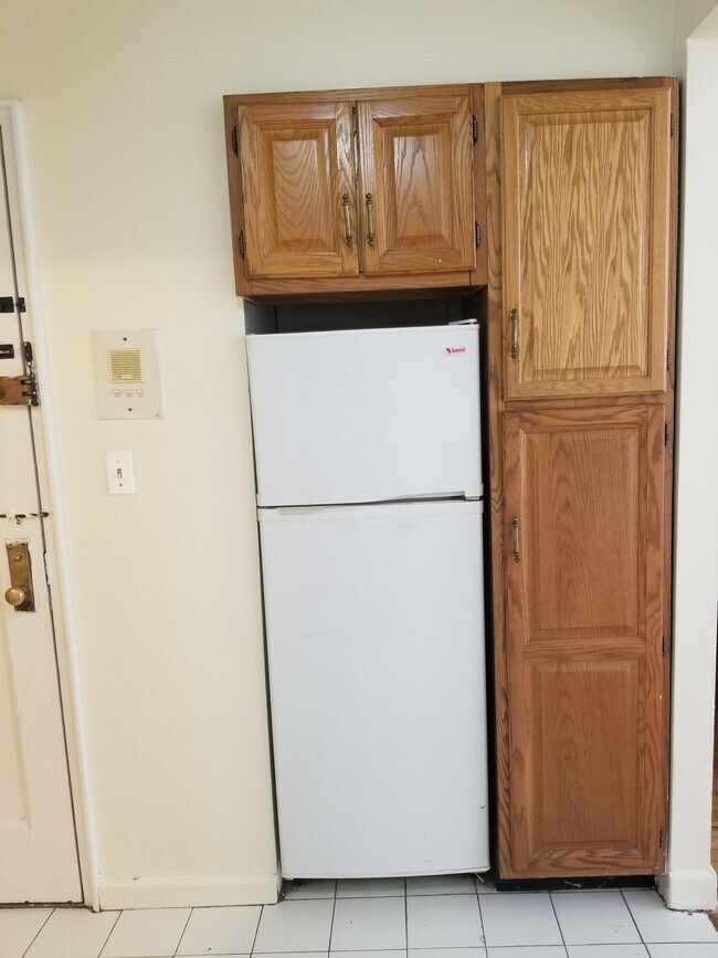 Kitchen - 143 W 74th St