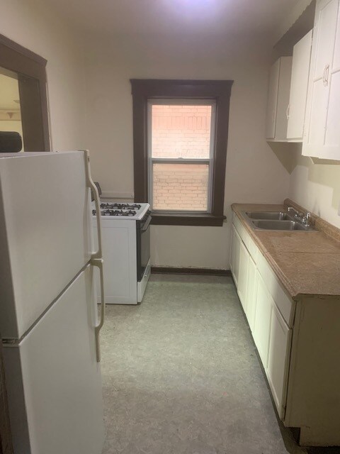 kitchen - 3074 W 25th St