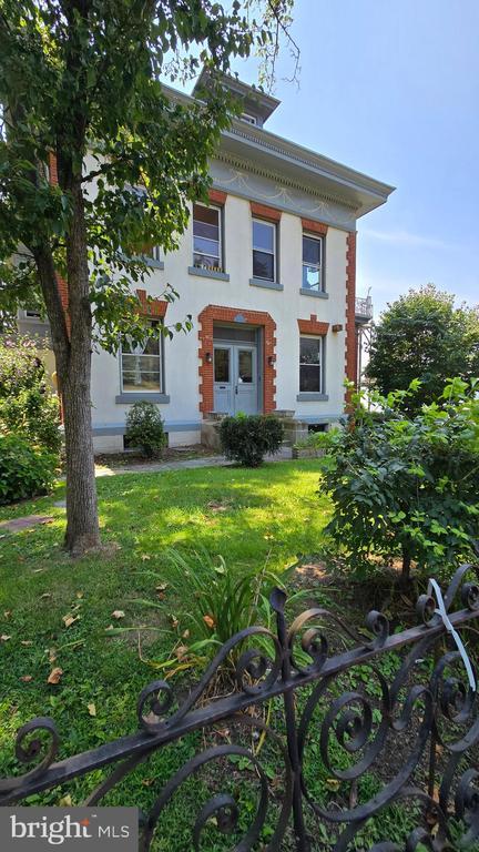 Foto principal - 1500 Mineral Spring Rd