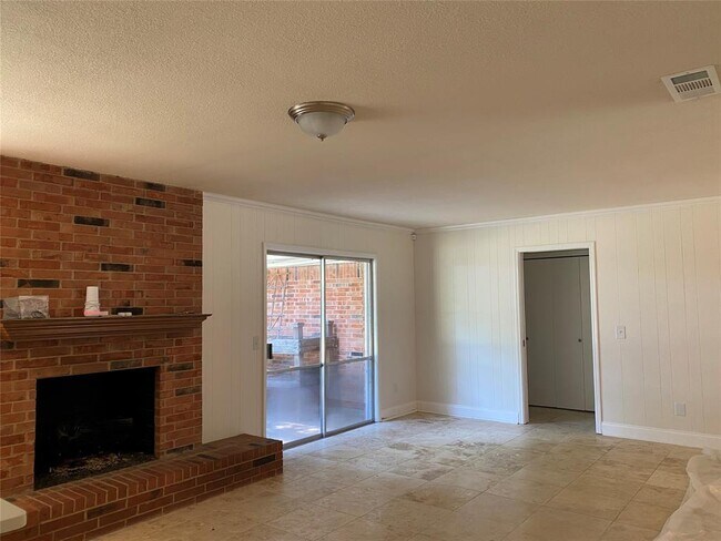 Building Photo - 124 Kings Row St