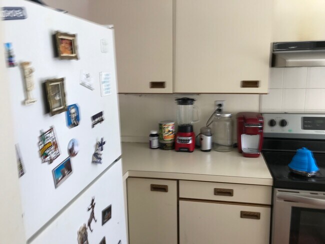 Building Photo - 451 Park Dr