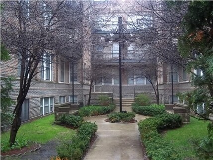 Primary Photo - 6214 S Eberhart Ave