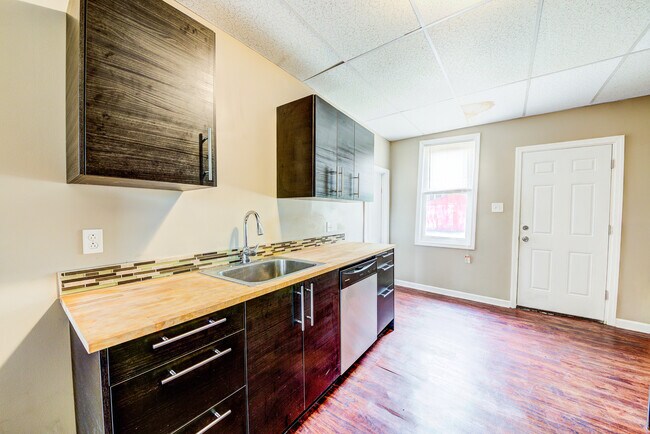 Foto del edificio - AVAILABLE August 2024 - Updated 3 Bedroom,...