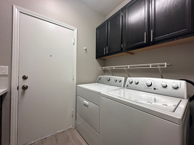 Building Photo - UPGRADED SINGLE STORY HOME WITH 4 BEDS, 2....