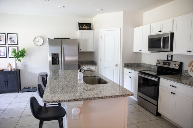 Foto del edificio - 404 Button Sage Ln