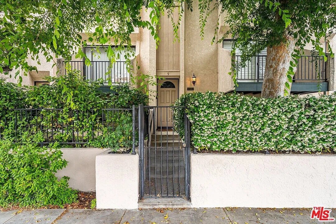 Foto principal - 7137 Shoup Ave