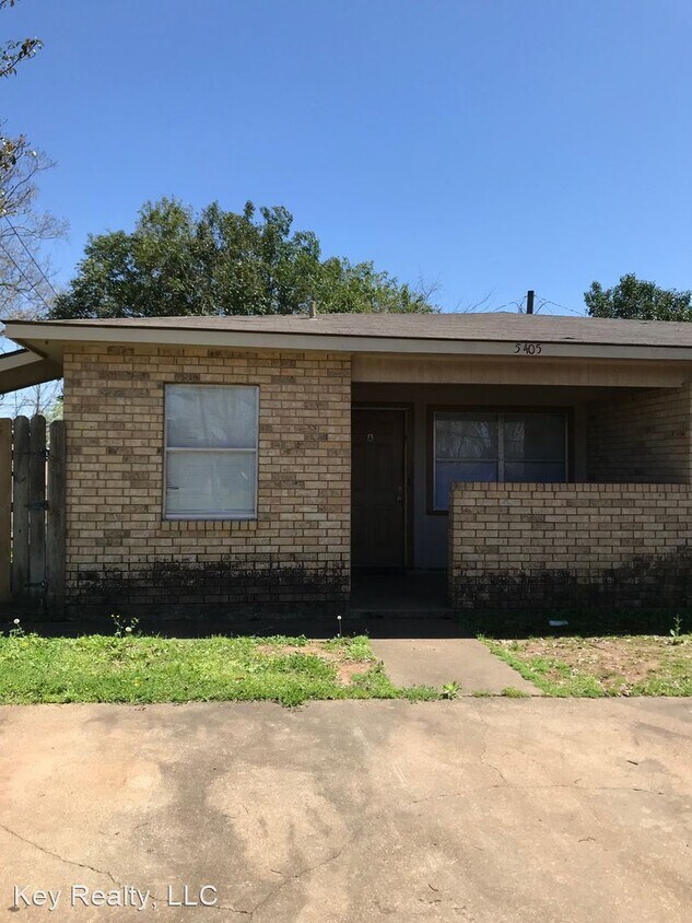 2 br, 1.5 bath House 5405A Lacassine House for Rent in Alexandria