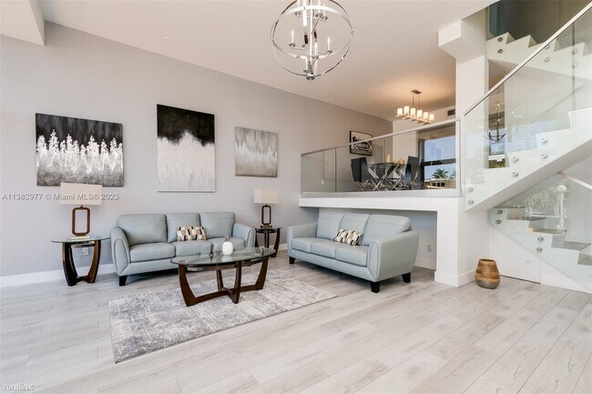 Building Photo - 3 br, 2.5 bath Townhome - 3926 NE 168th St...