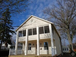 Building Photo - 155 E 194th St