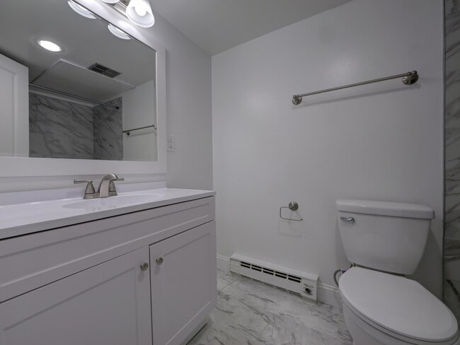 Building Photo - Colonie East Apartments