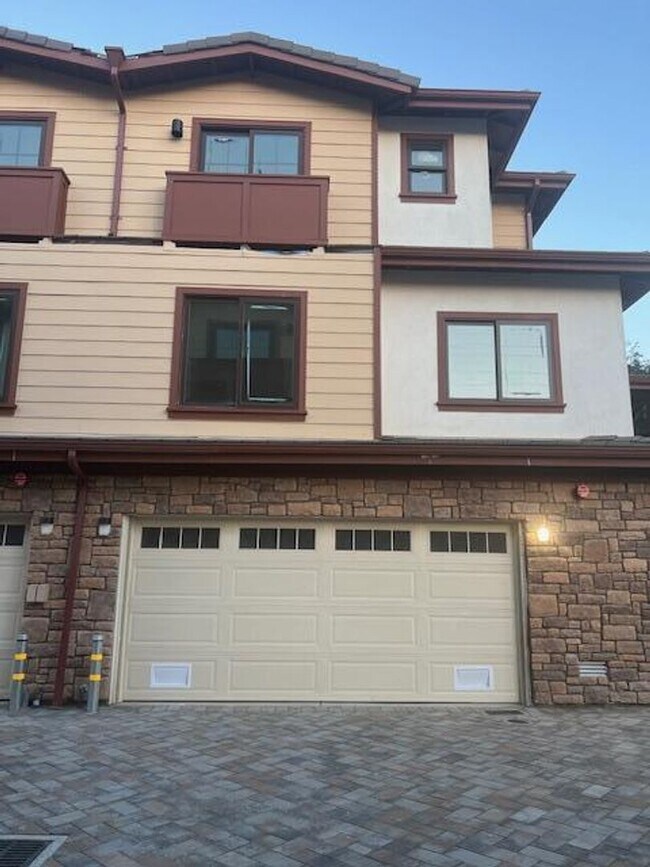 Building Photo - Brand New Townhome in Great Sunnyvale Neig...