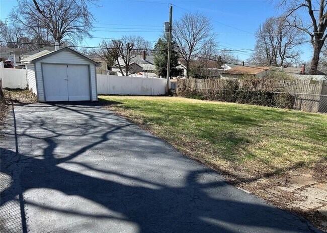 Foto del edificio - 9448 Harold Dr