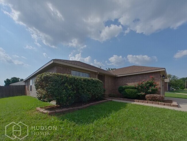Building Photo - 708 Black Hills Dr