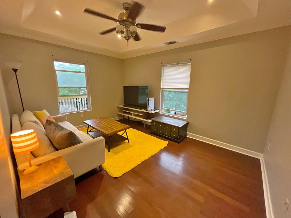 Foto principal - 629 E Henry St
