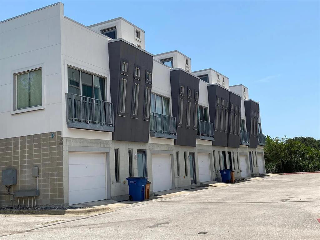 Foto principal - 4801 S Congress Ave