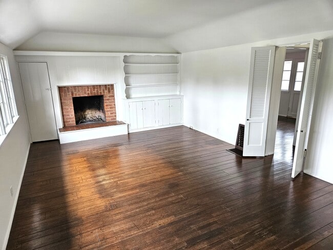 Foto del edificio - 8531 Rosewood Ave