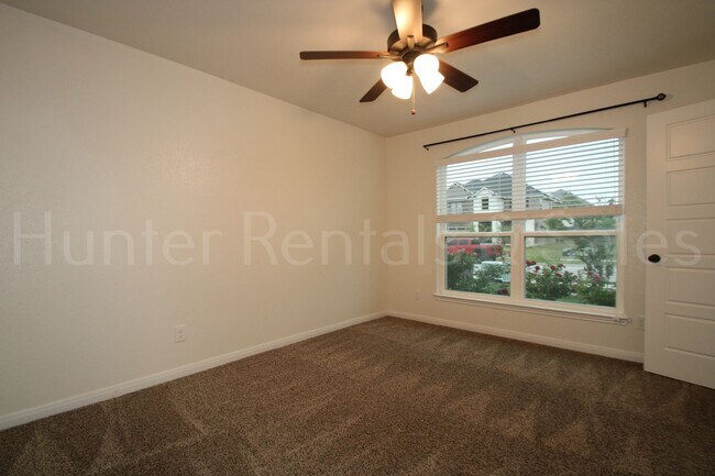 Foto del edificio - Amazing Four-Bedroom!