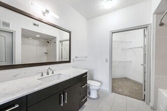 Building Photo - 8877 Lakes at 610 Dr