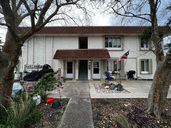 Foto del edificio - 402 Lower 8th Ave