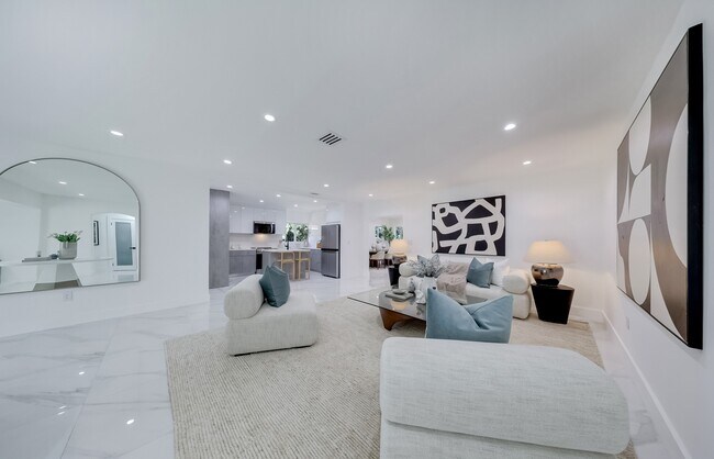 Foto del edificio - 871 NE 81st St