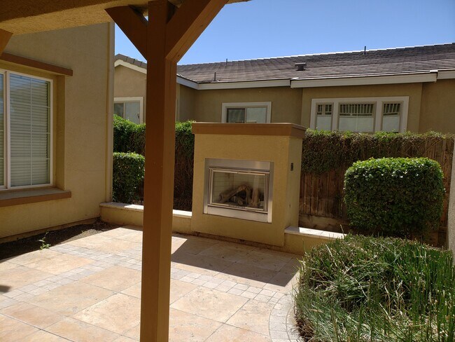 Building Photo - 1120 Jasmine Dr