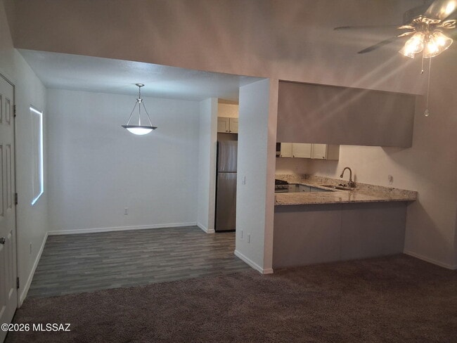 Foto del edificio - 806 S Langley Ave