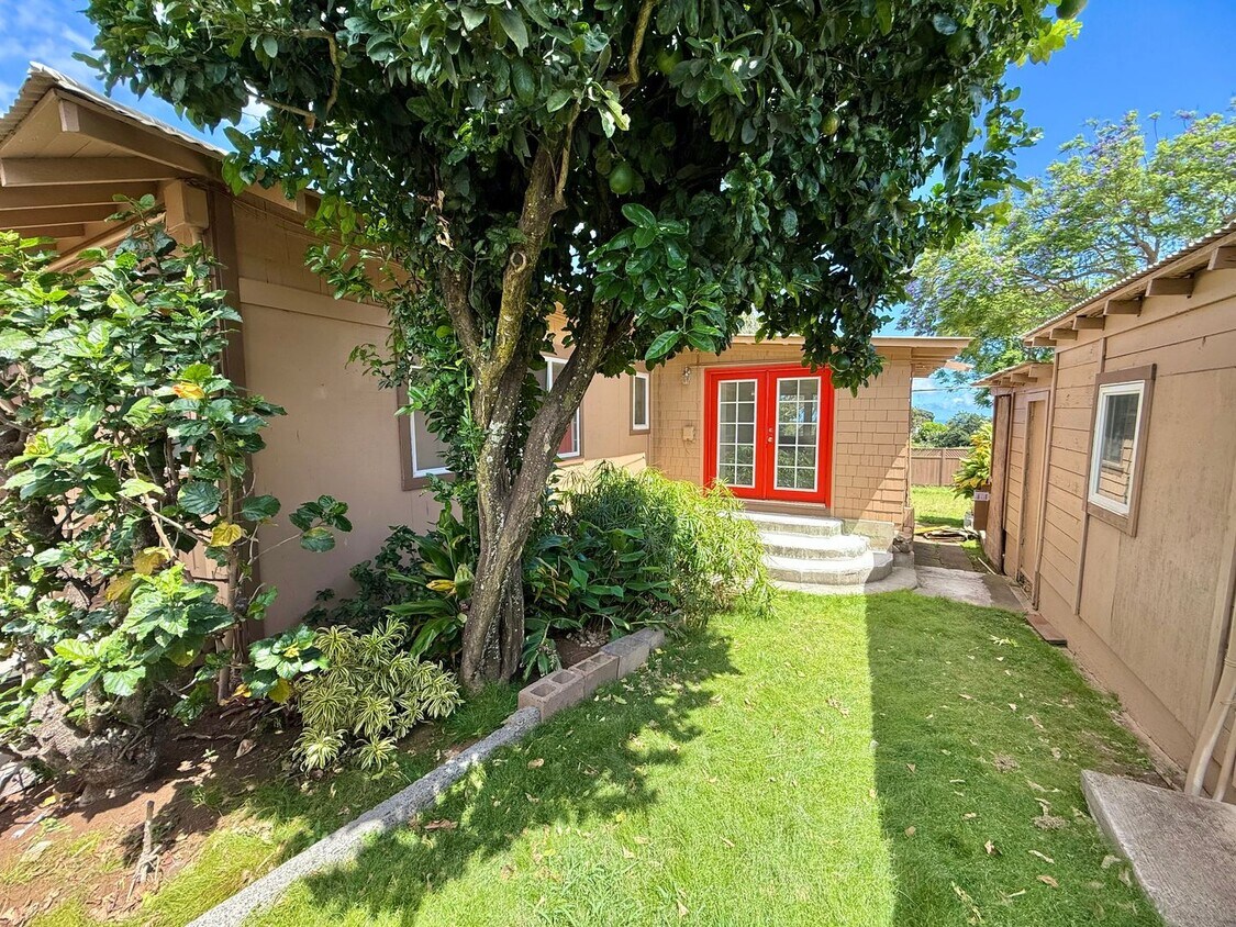 Foto principal - 3 Bedroom / 2 Bathroom Home with large yar...