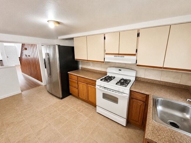 Foto del edificio - Spacious 3-Bedroom Rental with In-Unit Laundry & Private Yard in Philadelphia