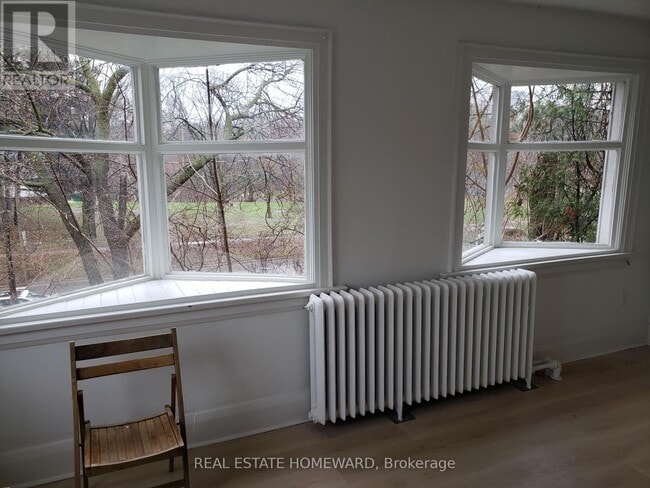 Building Photo - 435 Parkside Dr