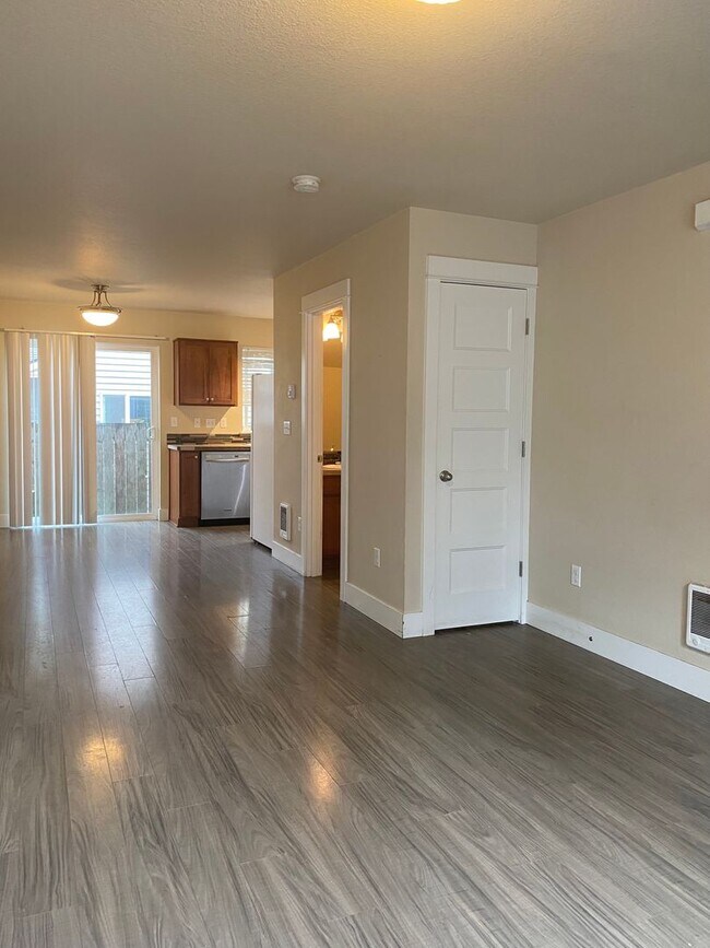 Foto del edificio - 8527-8539 SE Clinton 7 plex