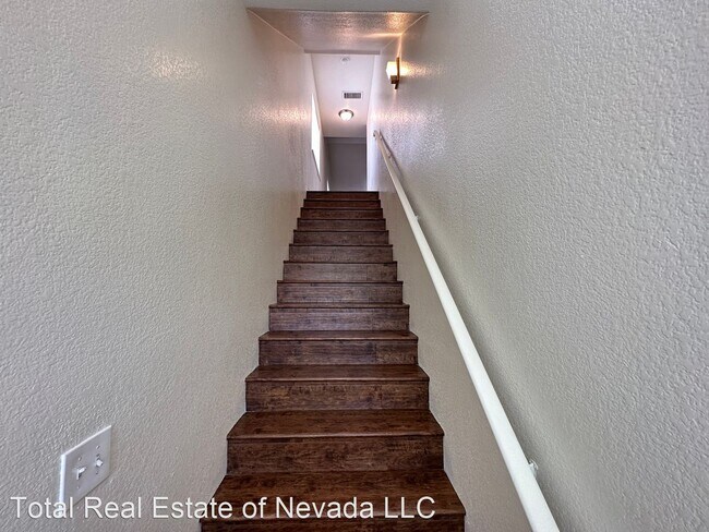 Building Photo - 3 br, 1.5 bath House - 8005 Celestial #201
