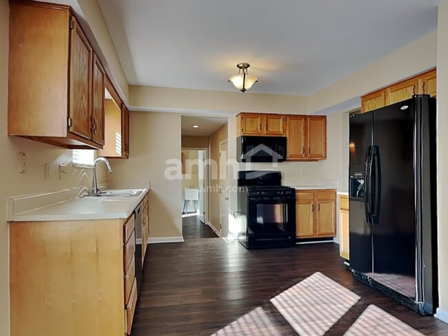 Building Photo - 15 Churchill Manor Ct