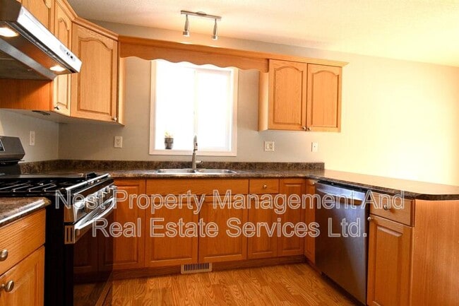 Photo du bâtiment - 3242 Vista View Rd