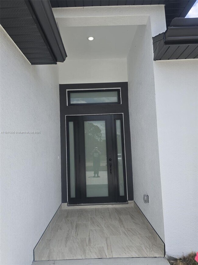 Foto del edificio - 987 Edgerton Ave