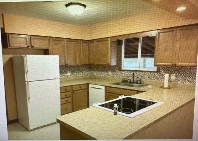 Building Photo - 1477 SE Inglewood Ave