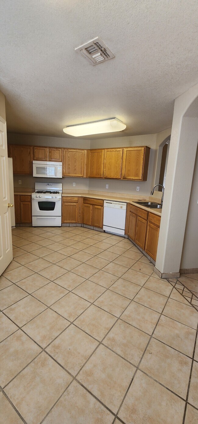 Foto del edificio - 2296 W Frostwood Ln