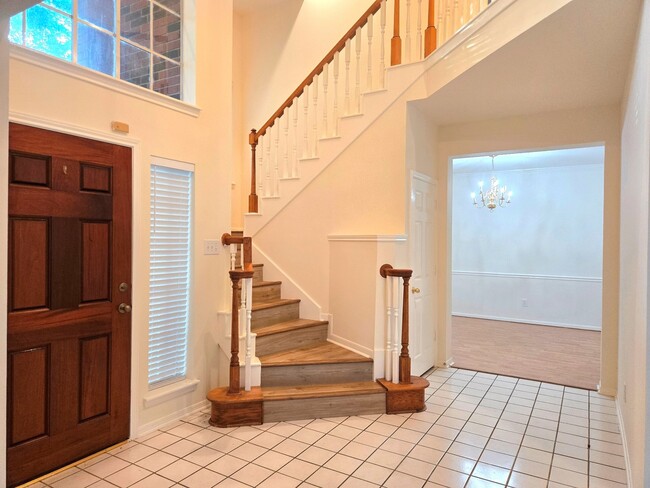 Building Photo - 1611 Monvale Ln