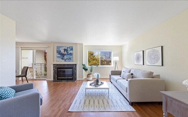 Building Photo - Stunning 2 Bed 2 Bath Bellevue Condo w/ Co...