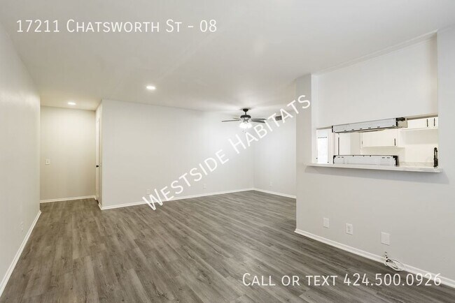 Foto del edificio - 17211 Chatsworth - Gorgeous, fully renovat...