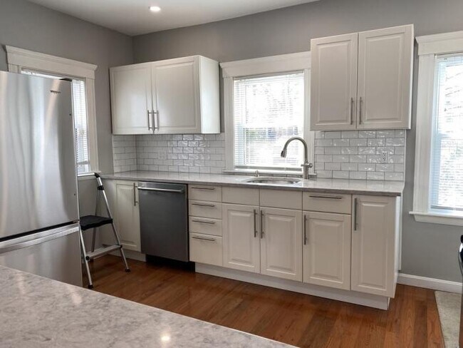 Building Photo - 2 bedroom in Boston MA 02131