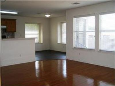 Foto del edificio - 15534 Sarah's Creek Dr