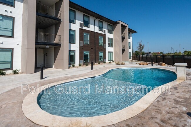 Foto del edificio - 1230 N Greenwich Rd