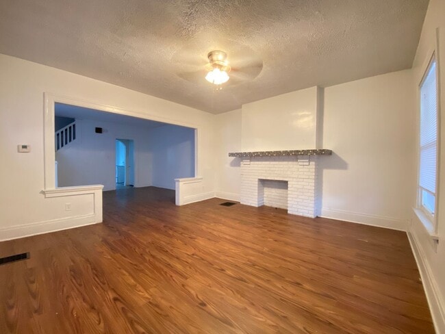 Foto del edificio - 1967 - 1969  Rugby Rd.